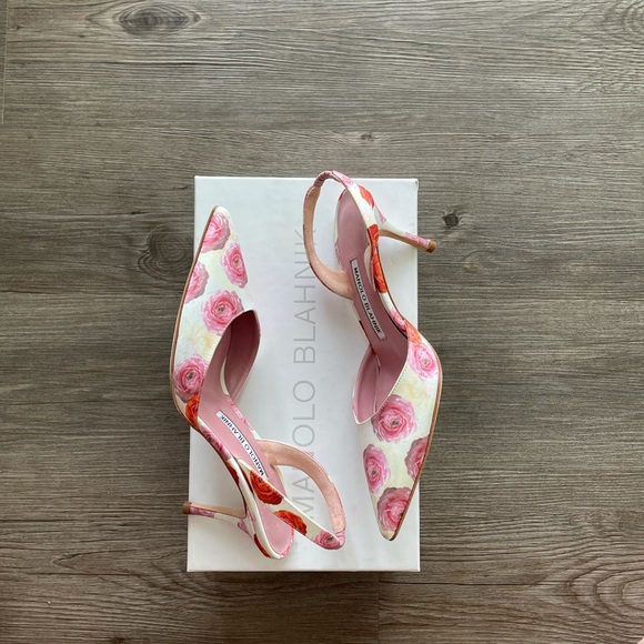 Manolo Blahnik Shoes - New MANOLO BLAHNIK Carolyne Pointy Toe Slingback pumps